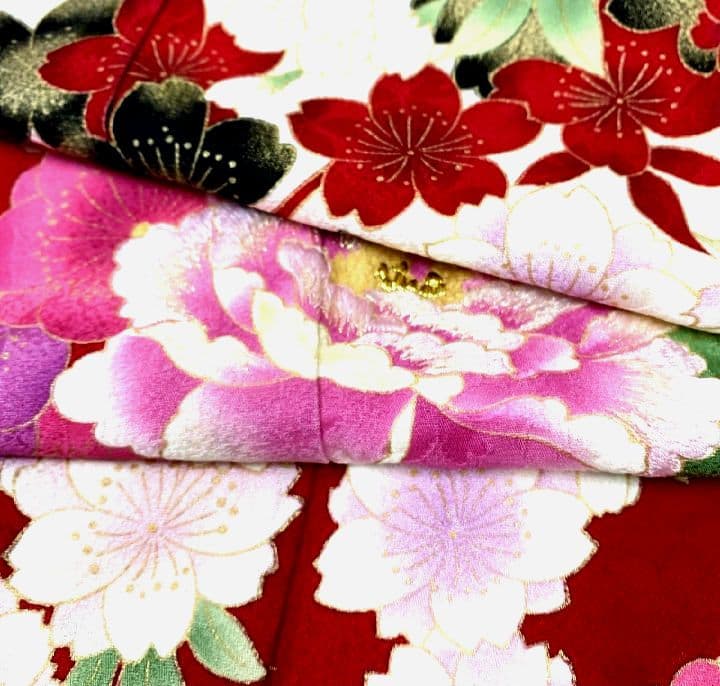 ◆【可憐なお花のお振り袖】刺繍と金糸使い