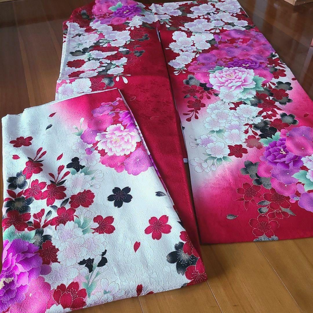 ◆【可憐なお花のお振り袖】刺繍と金糸使い