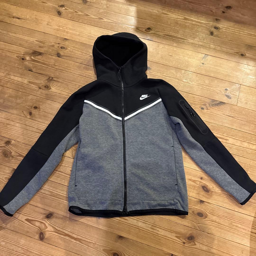 人気　Nike テックフリース セットアップMグレ ー/ブラック