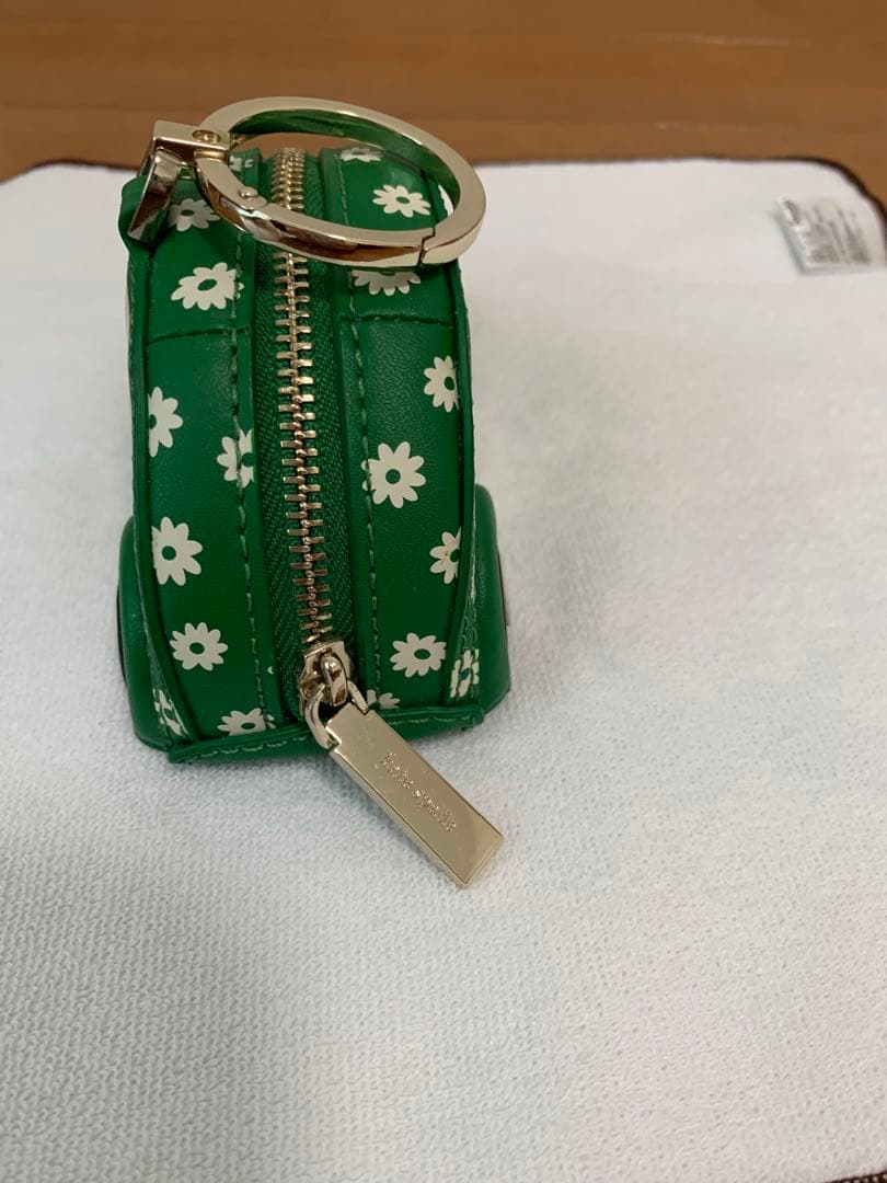 ケイトスペード　グリーン 車型キーケース 花柄