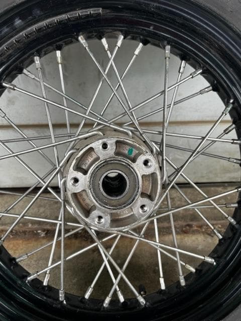 16インチフロントホイール