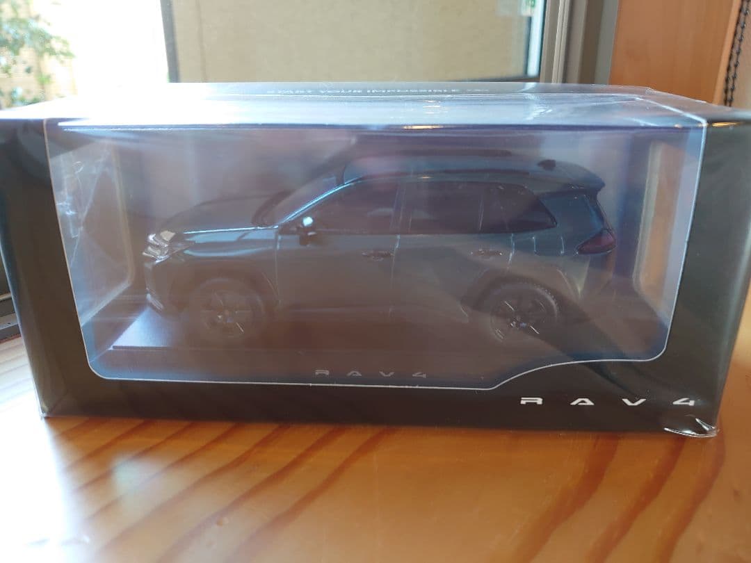 新型RAV4　ADVENTURE　エバーレスト　カラーサンプル