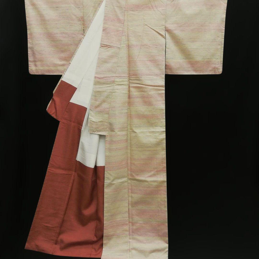 紅花紬(袷)　(横段織だし　未使用　薄紅色系×砥の粉色系×薄鼠色系