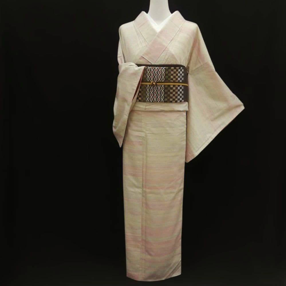 紅花紬(袷)　(横段織だし　未使用　薄紅色系×砥の粉色系×薄鼠色系