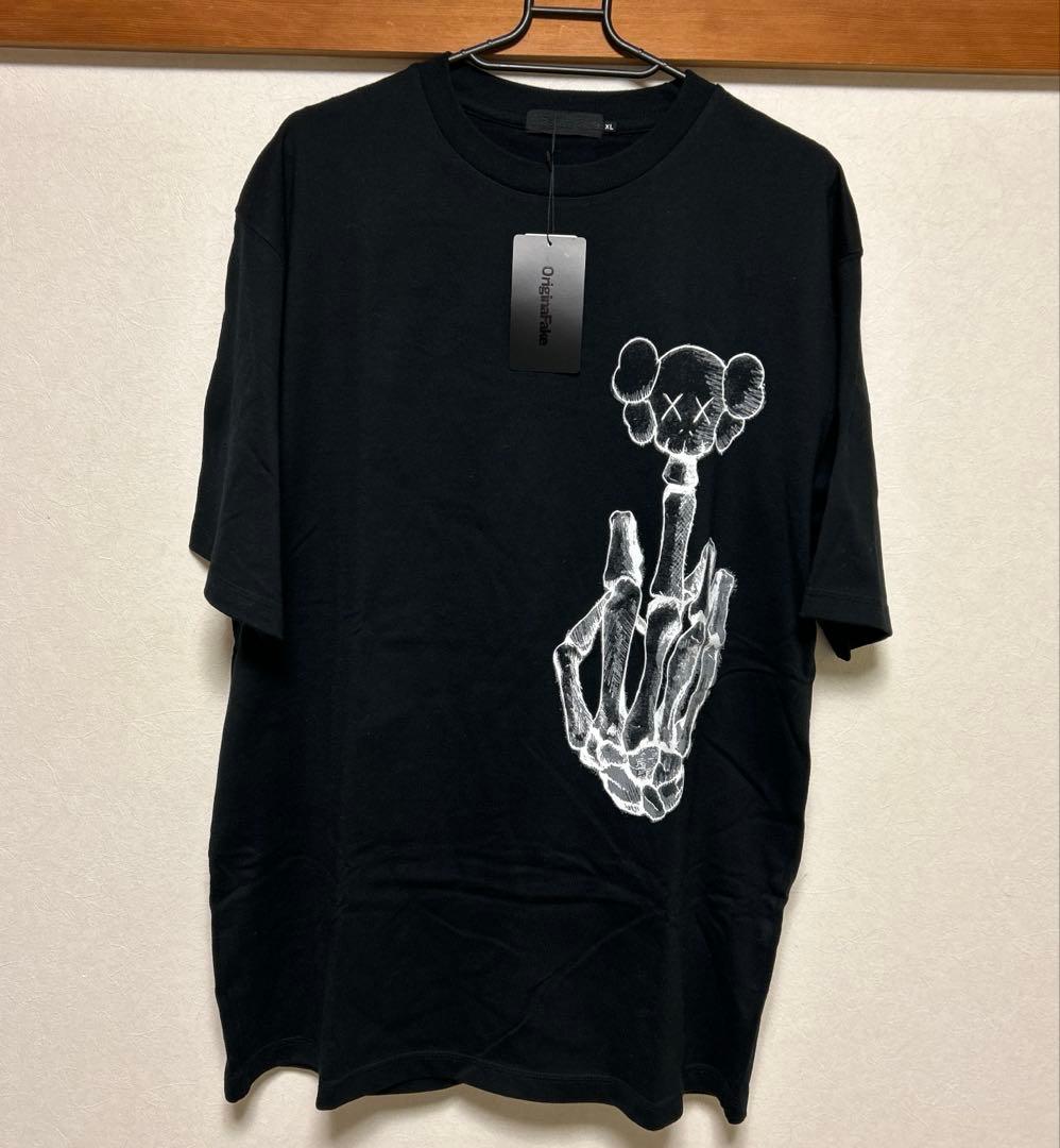 【新品】Original Fake KAWS×MEDICOM TOY Tシャツ