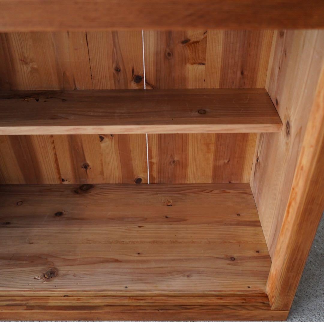 ガラス引き戸のキャビネット