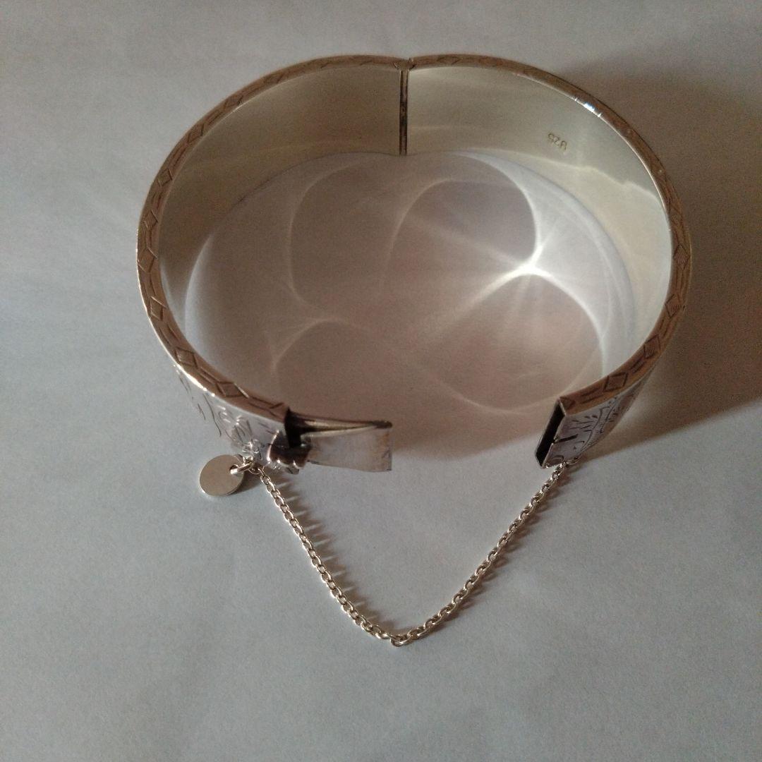 お値下げ！美品です！アガット ラブ&ピース　ブレスレット バングル