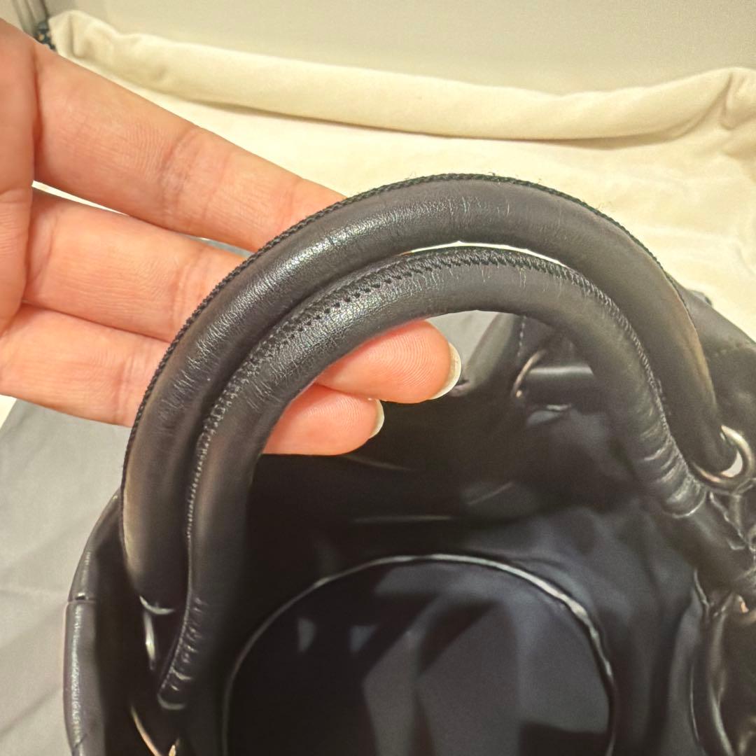 こ*く様 【美品】バレンシアガ Bバケット キルティング 2way レザーハンド