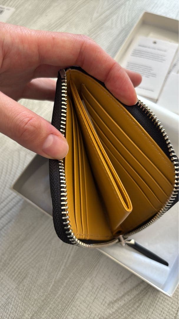 【新品未使用】agnis b. ブラック 二つ折り財布