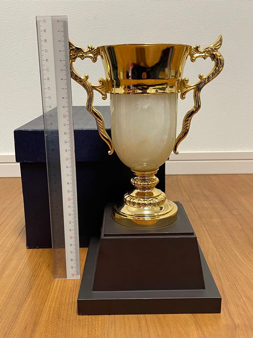 優勝カップ