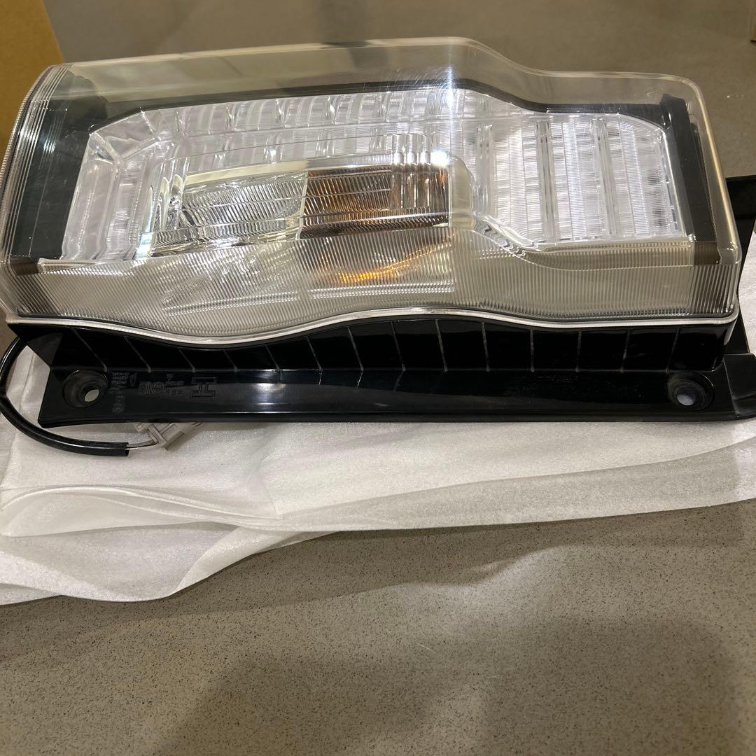 タント LA610S 左テールランプ