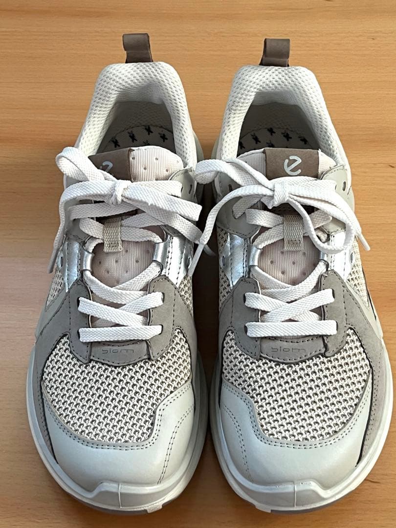 ECCO ウィメンズレザースニーカー　Biom 2.2 24cm