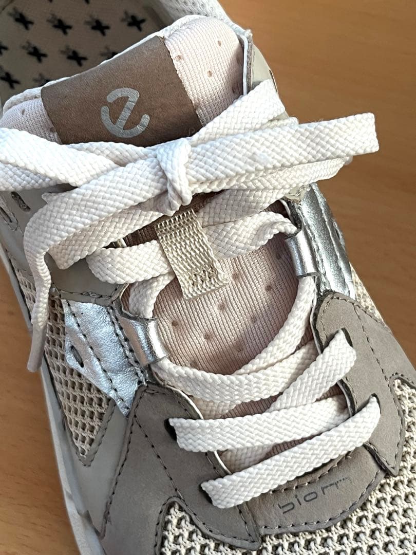 ECCO ウィメンズレザースニーカー　Biom 2.2 24cm