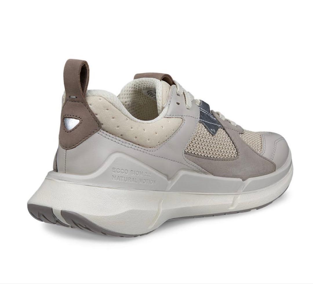 ECCO ウィメンズレザースニーカー　Biom 2.2 24cm