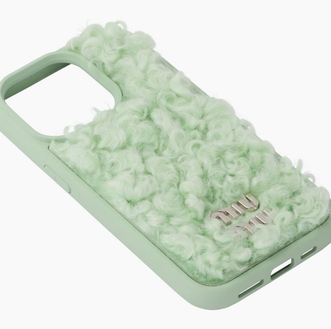MIU MIU iPhone 14 Pro用カバーシープファー