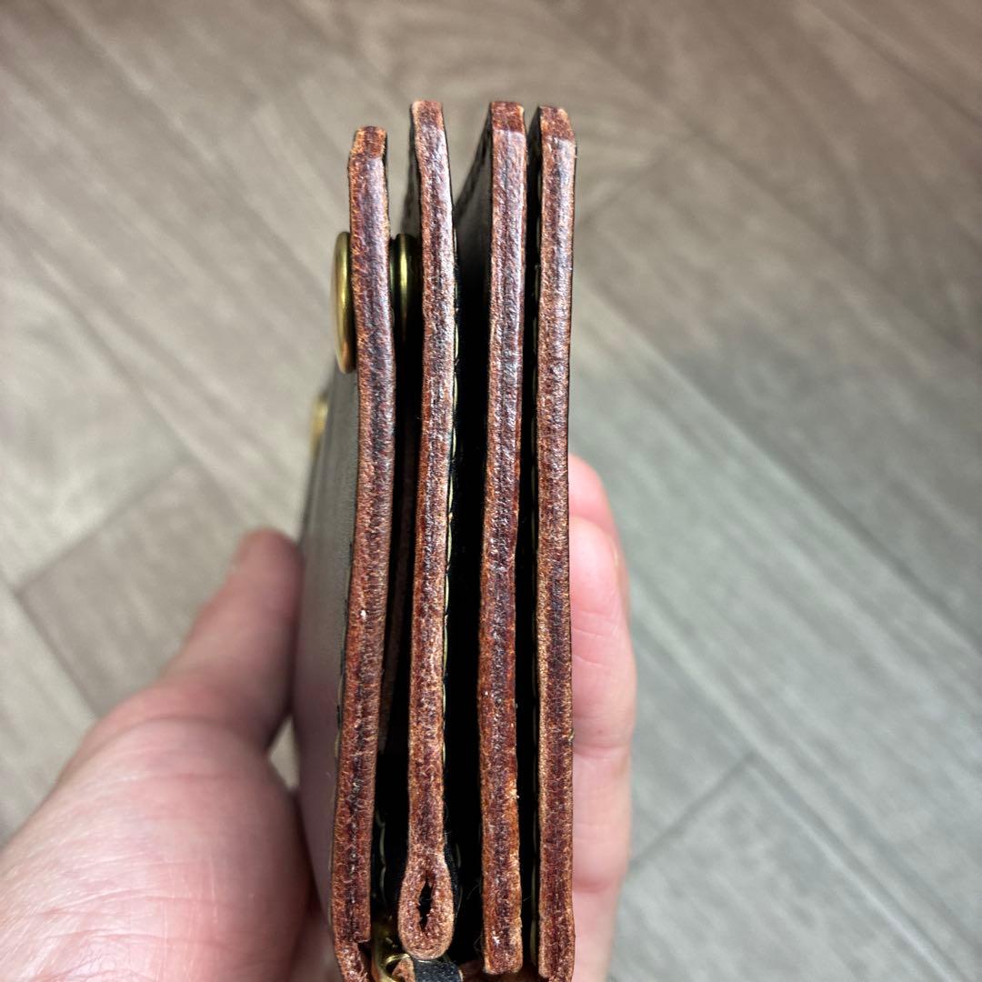 【週末セール】茶芯ブラック　トラッカーウォレットミドル　真鍮　お札を折らずに収納