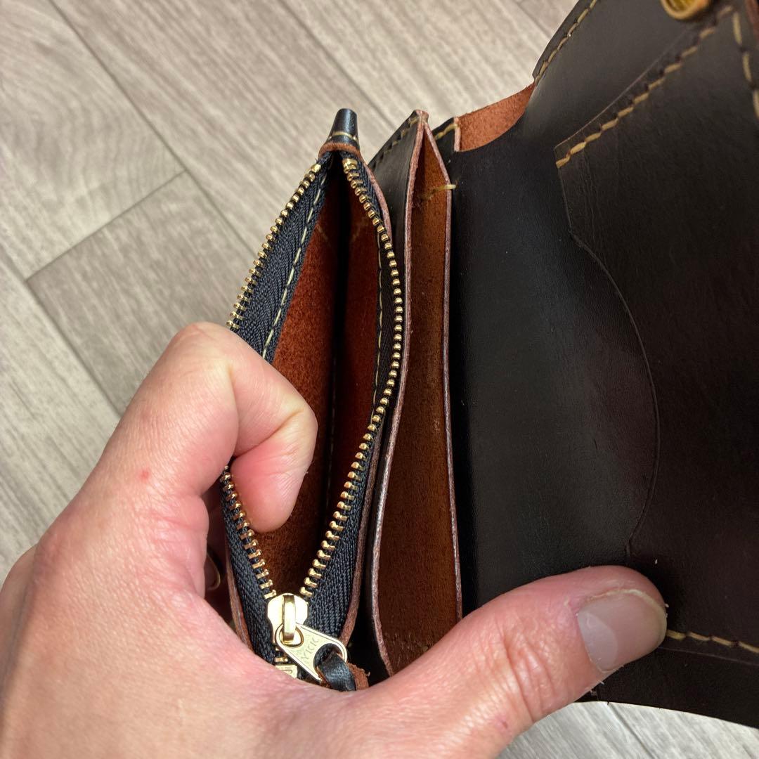 【週末セール】茶芯ブラック　トラッカーウォレットミドル　真鍮　お札を折らずに収納