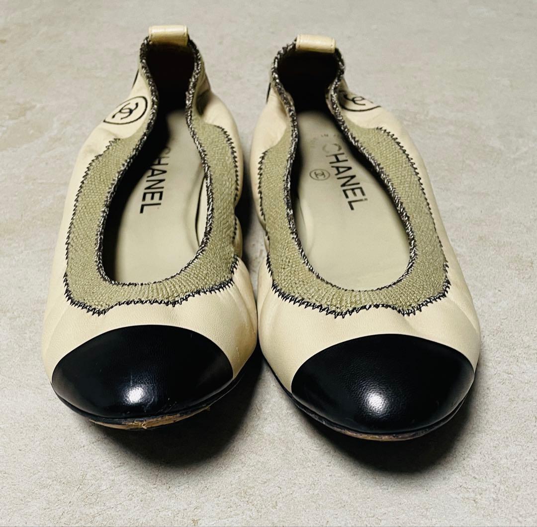 CHANEL アイボリー ブラック フラットシューズ　39/25cm