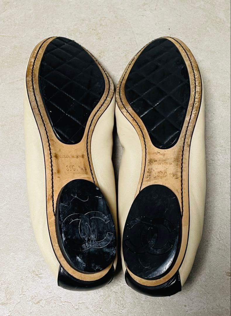 CHANEL アイボリー ブラック フラットシューズ　39/25cm