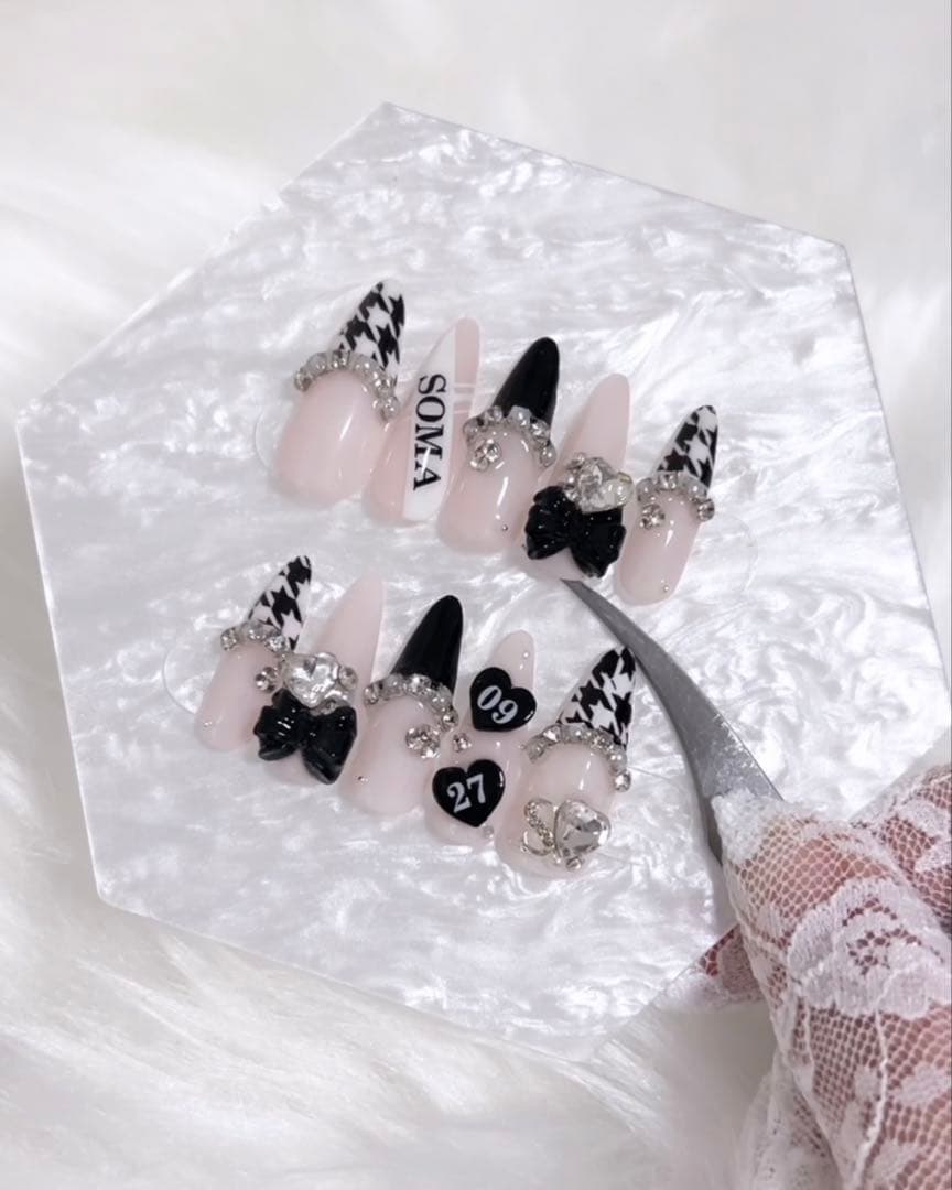 お急ぎ便A♡ 量産型 ちゅるん ネイルチップ 千鳥柄 オタクネイル オーダー 白