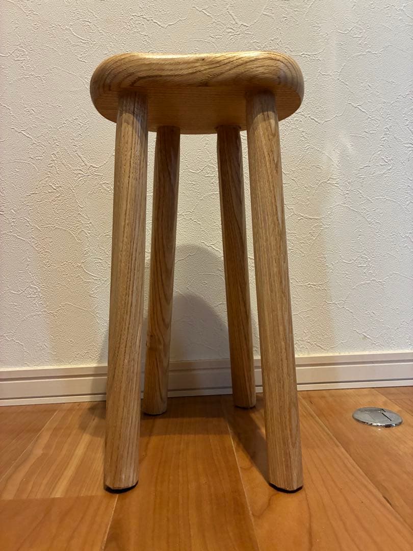 可愛いオコジョて栗のロースツール