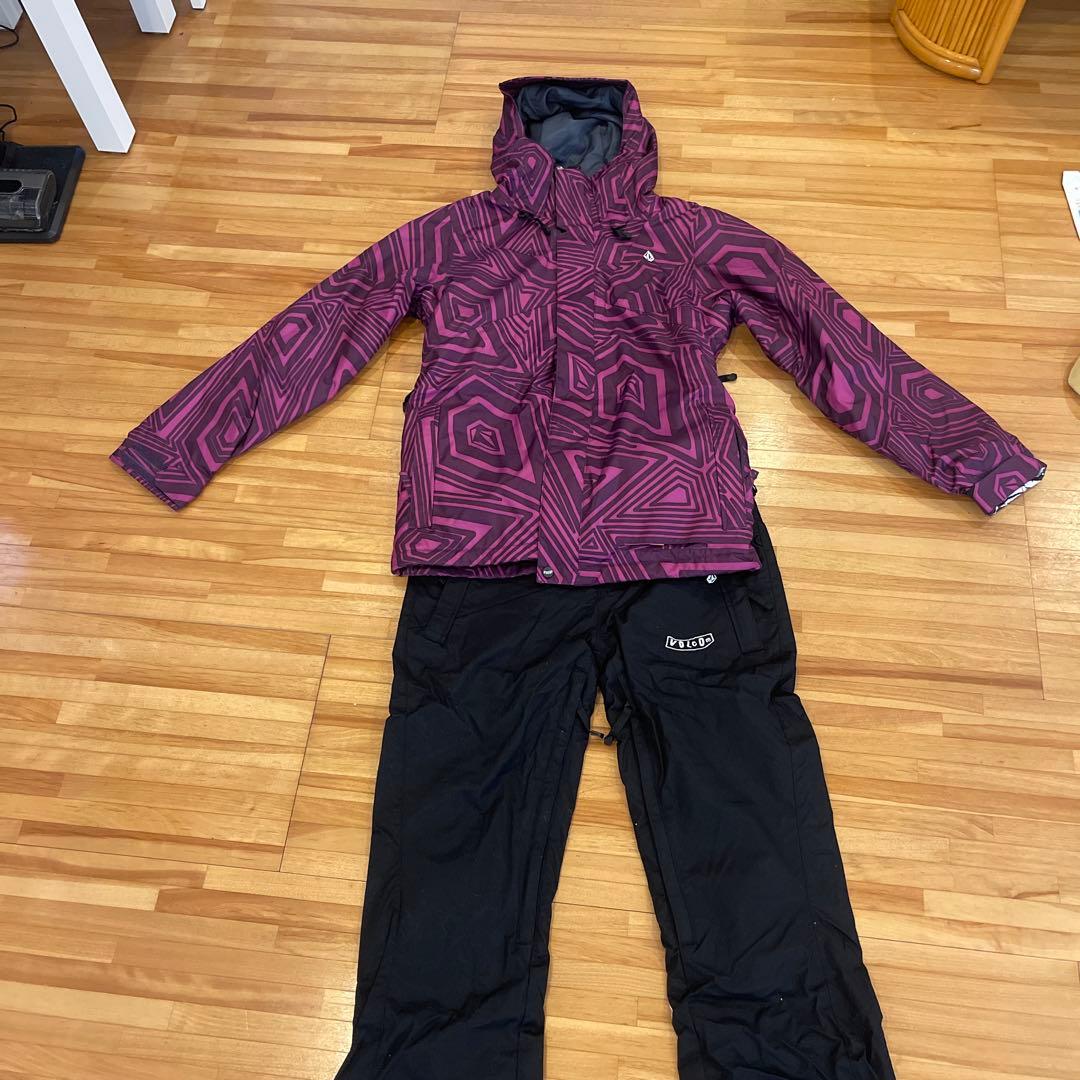 美品　VOLCOM レディース スノーボードウェアセット