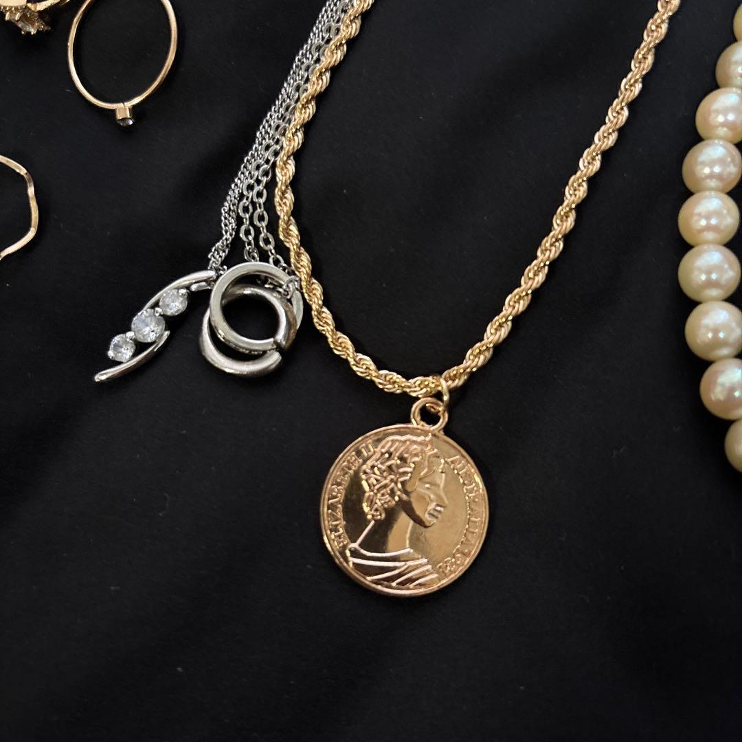 ま*2様 生前整理　遺品整理　多彩なデザインのアクセサリー　材質不明✨