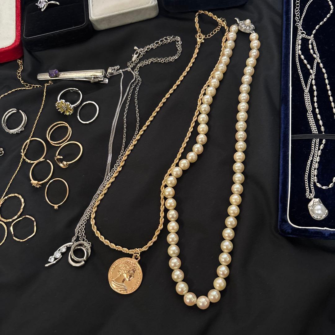 ま*2様 生前整理　遺品整理　多彩なデザインのアクセサリー　材質不明✨