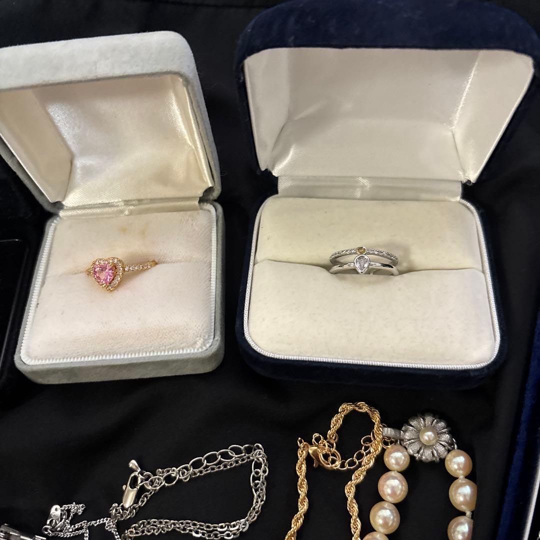 ま*2様 生前整理　遺品整理　多彩なデザインのアクセサリー　材質不明✨