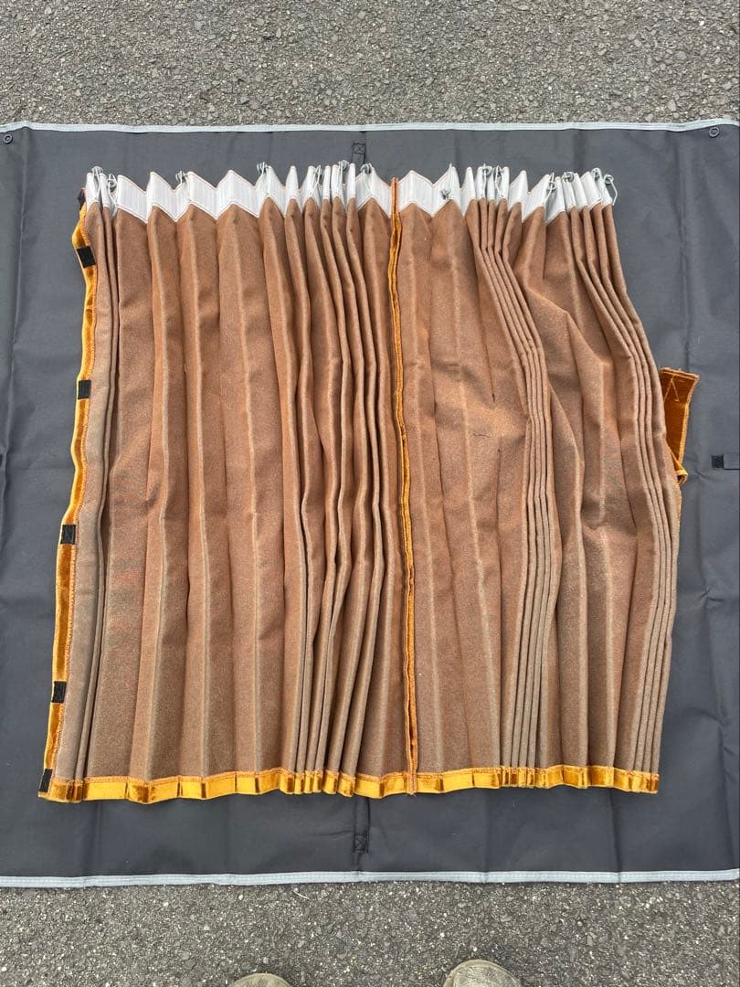 ギガ　仮眠カーテン　コスモス　ゴールド　アコーディオン(裏地無)おまけ付