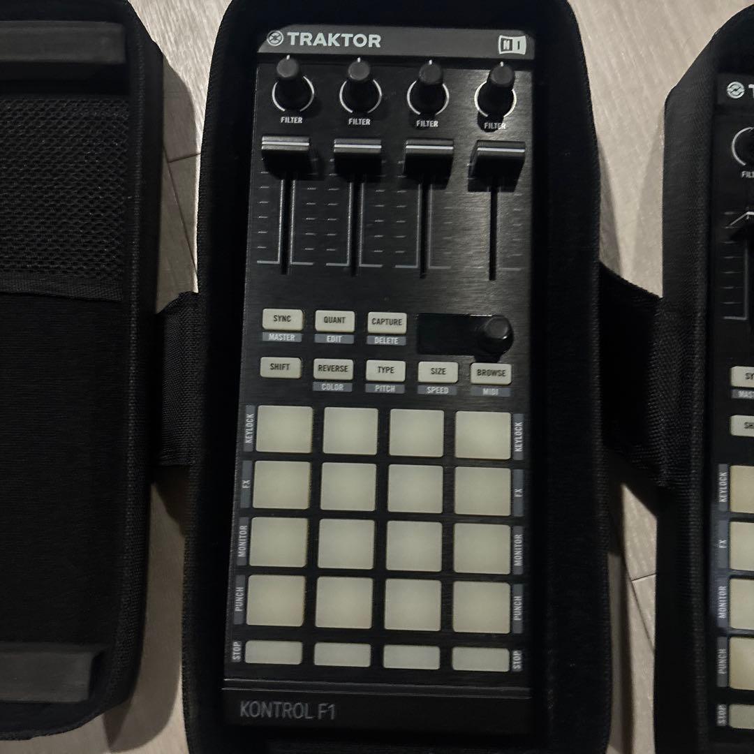 TRAKTOR KONTROL F1 2台セット　純正ケース付き