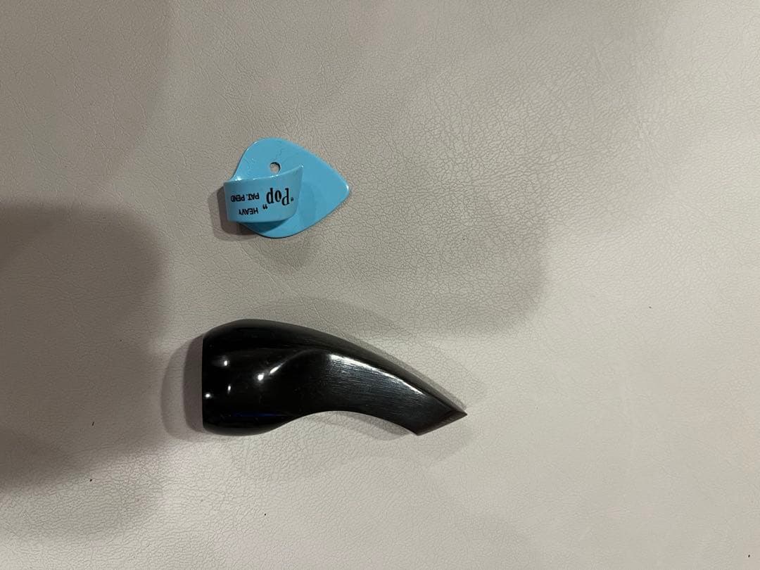 沖縄三線　ケース　楽譜　スタンド　チューナー付き　全長約７８cm 値下げしました