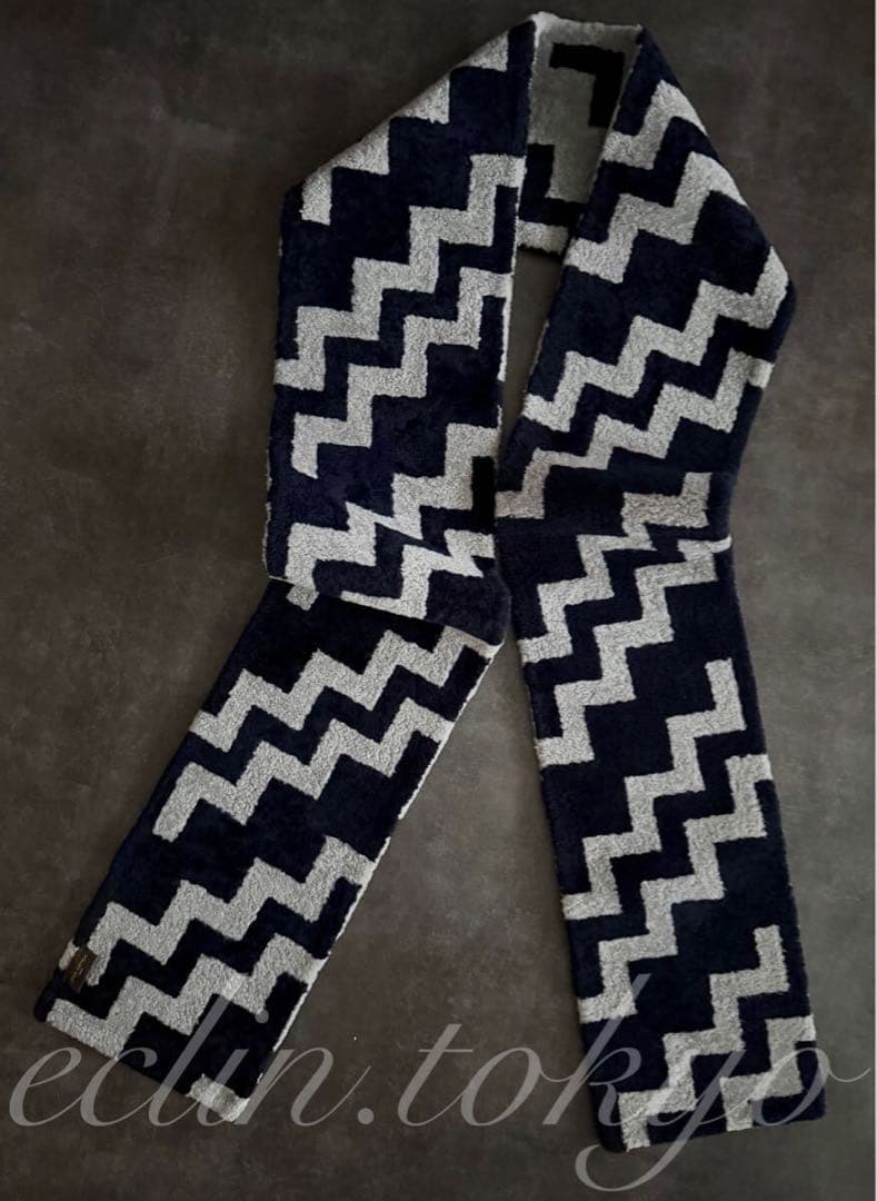 ヴィトン ムートンファー レザー 起毛 ロングマフラー カラコラム柄 E4756