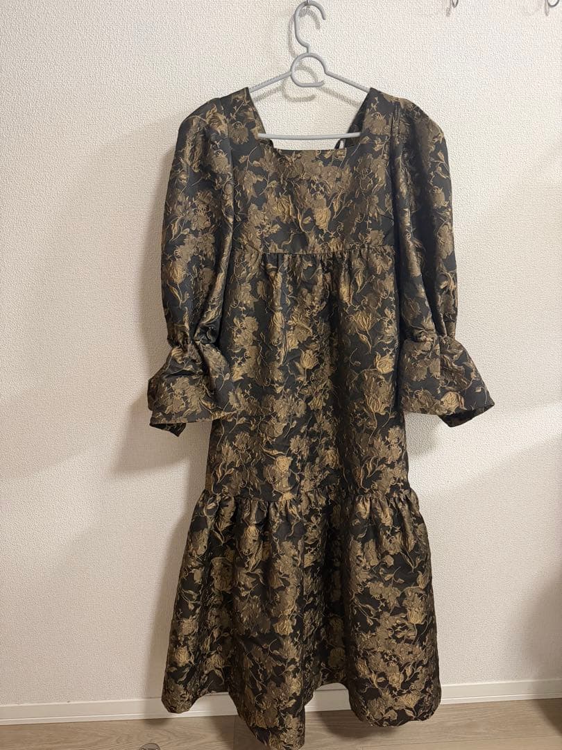 スーツ・フォーマル・ドレス Jacquard volumedress / Acka