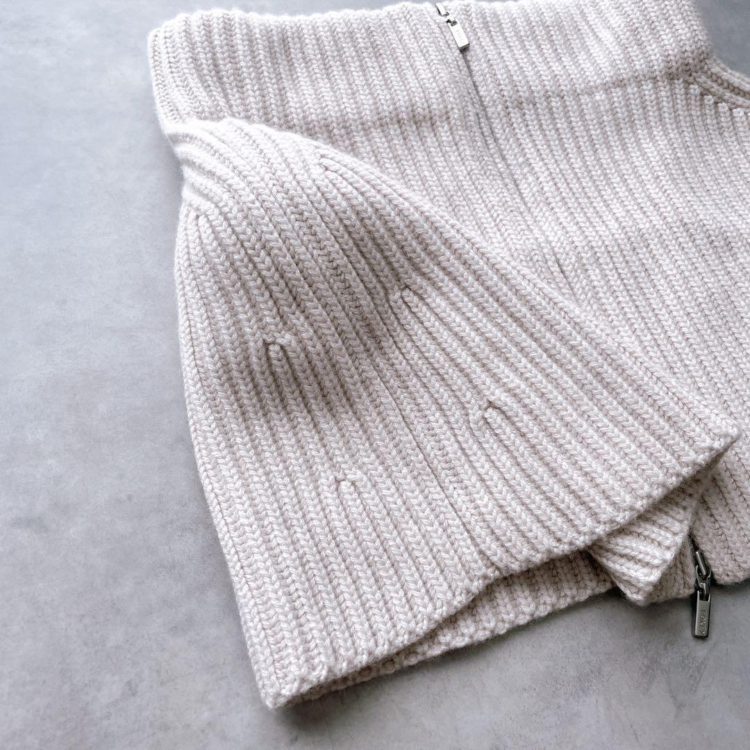 極美品✨フォクシー ニットケープ Trulli カシミヤ100% ロゴジップ