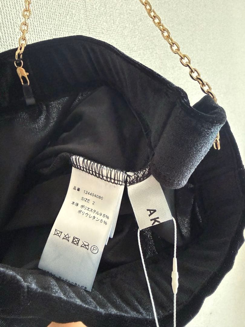 未使用 アクテ AKTE チェーンストラップ ベロアワンピース　黒