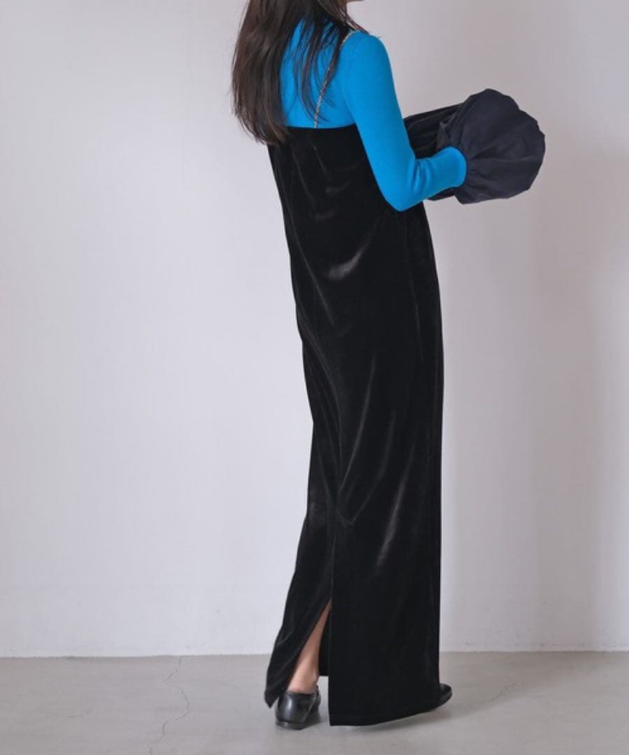 未使用 アクテ AKTE チェーンストラップ ベロアワンピース　黒