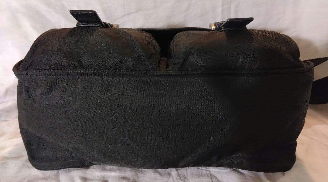 PRADA ショルダーバッグ 三角ロゴプレート ナイロン レザー 黒