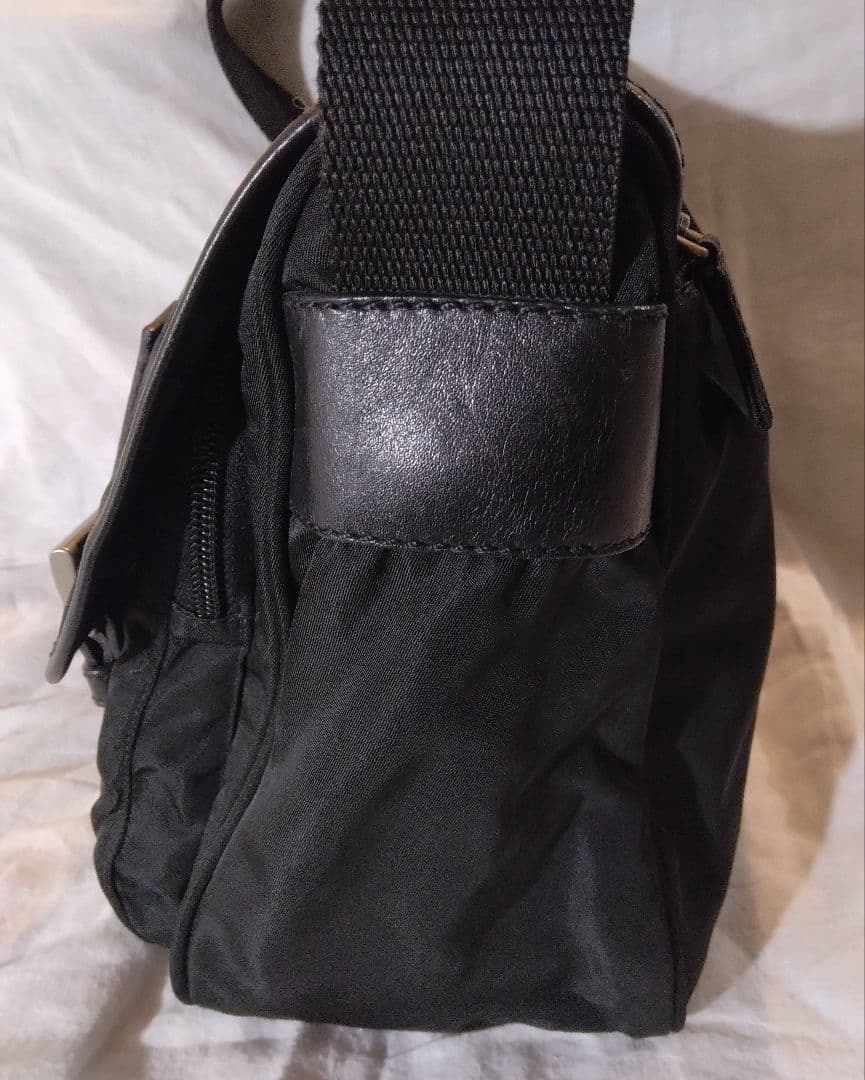 PRADA ショルダーバッグ 三角ロゴプレート ナイロン レザー 黒