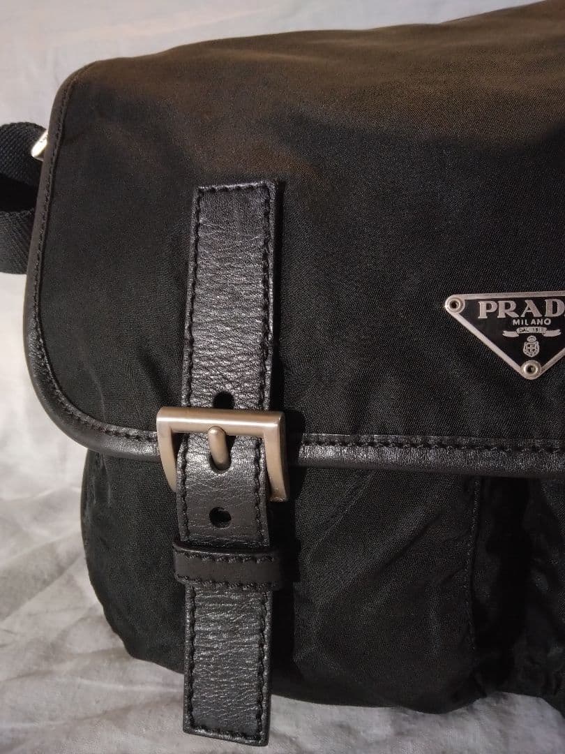 PRADA ショルダーバッグ 三角ロゴプレート ナイロン レザー 黒