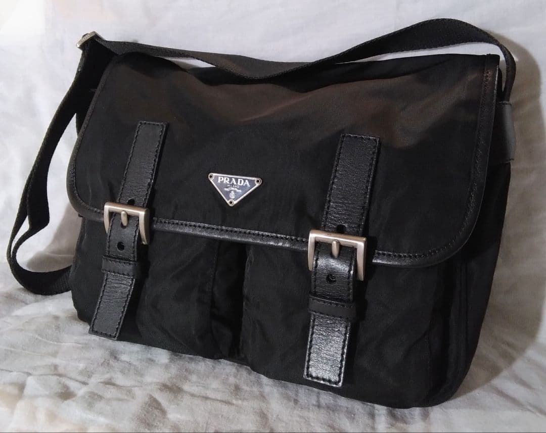 PRADA ショルダーバッグ 三角ロゴプレート ナイロン レザー 黒