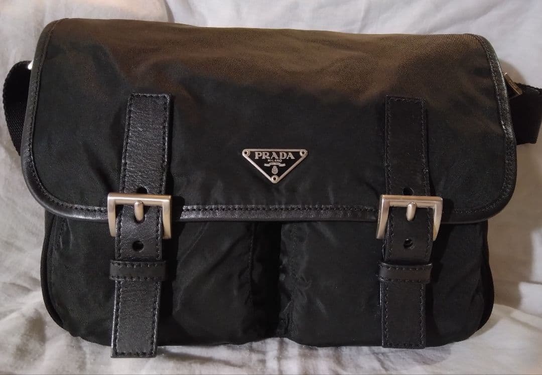 PRADA ショルダーバッグ 三角ロゴプレート ナイロン レザー 黒