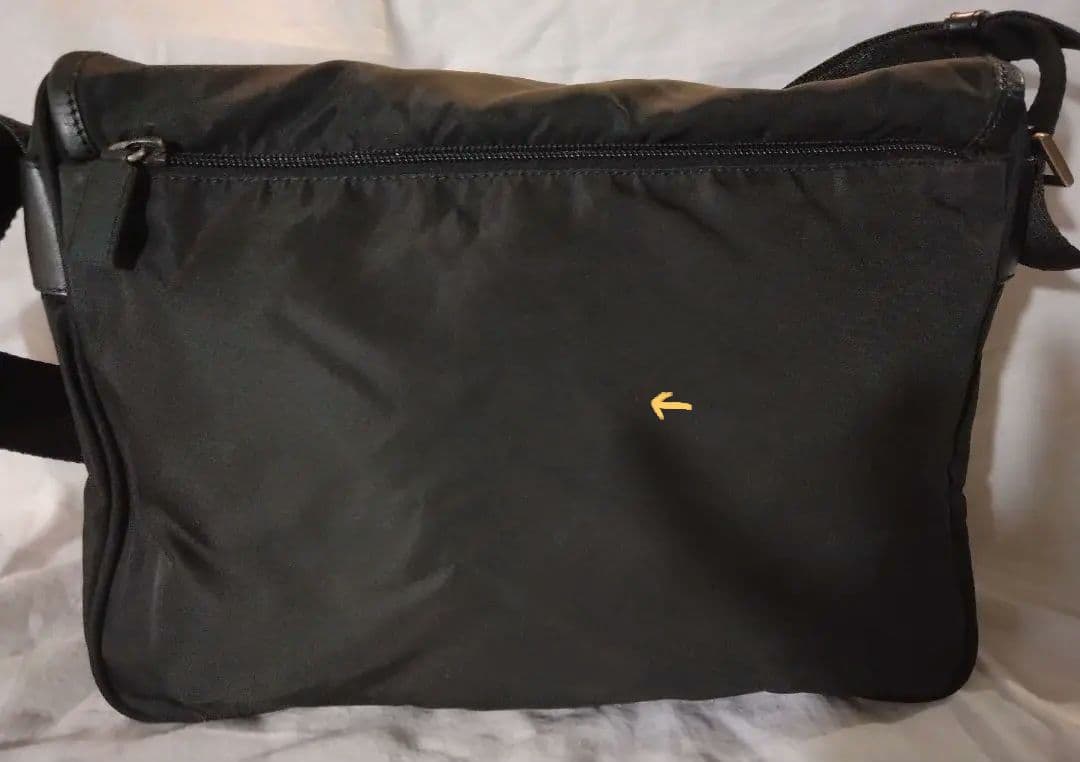 PRADA ショルダーバッグ 三角ロゴプレート ナイロン レザー 黒