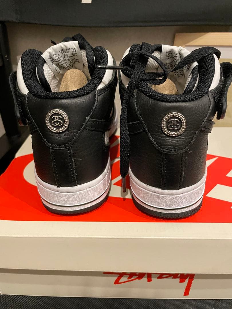 ステューシー × ナイキ エアフォース1 ミッド ブラック アンド ライトボーン