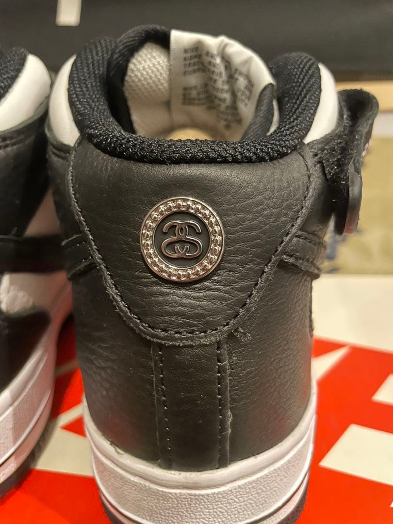 ステューシー × ナイキ エアフォース1 ミッド ブラック アンド ライトボーン