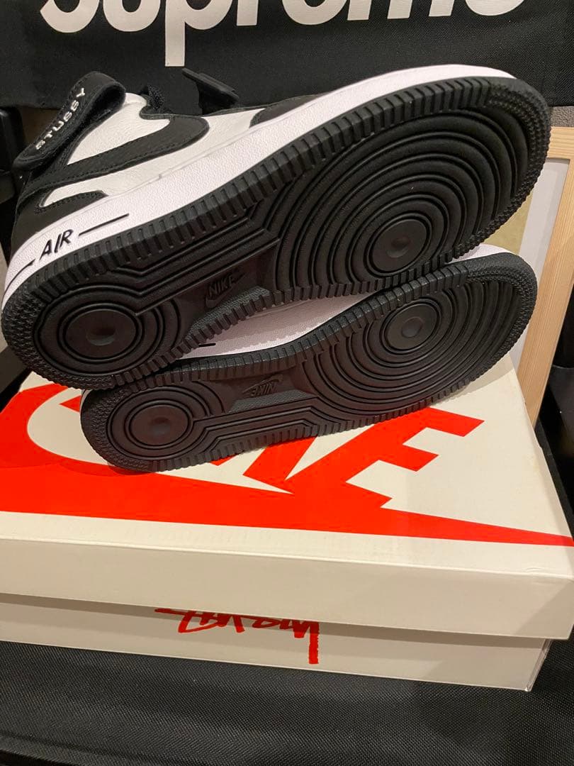 ステューシー × ナイキ エアフォース1 ミッド ブラック アンド ライトボーン