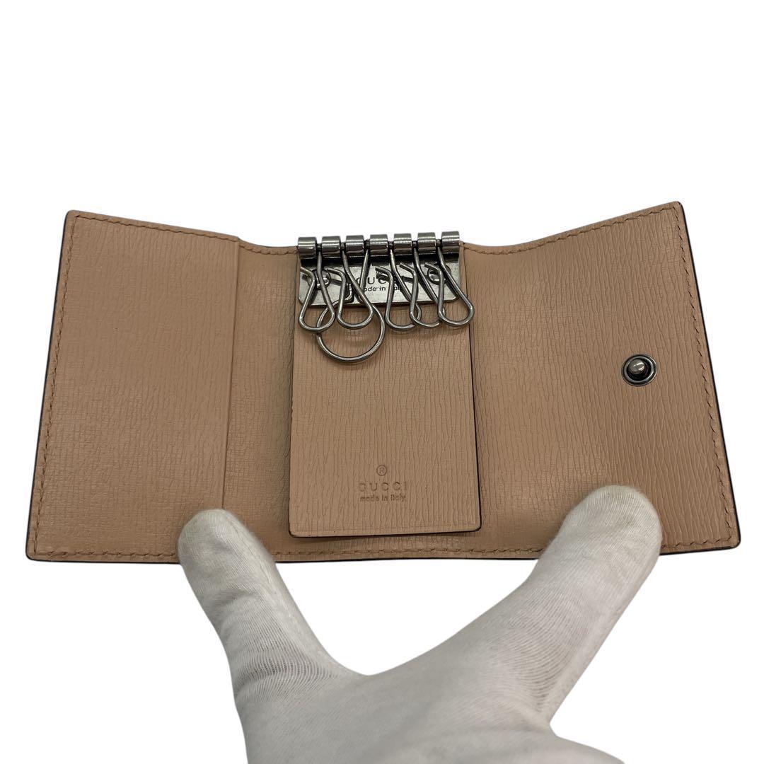 【未使用級 】グッチ ６連キーケース フローラル 花モチーフ　 ベージュ