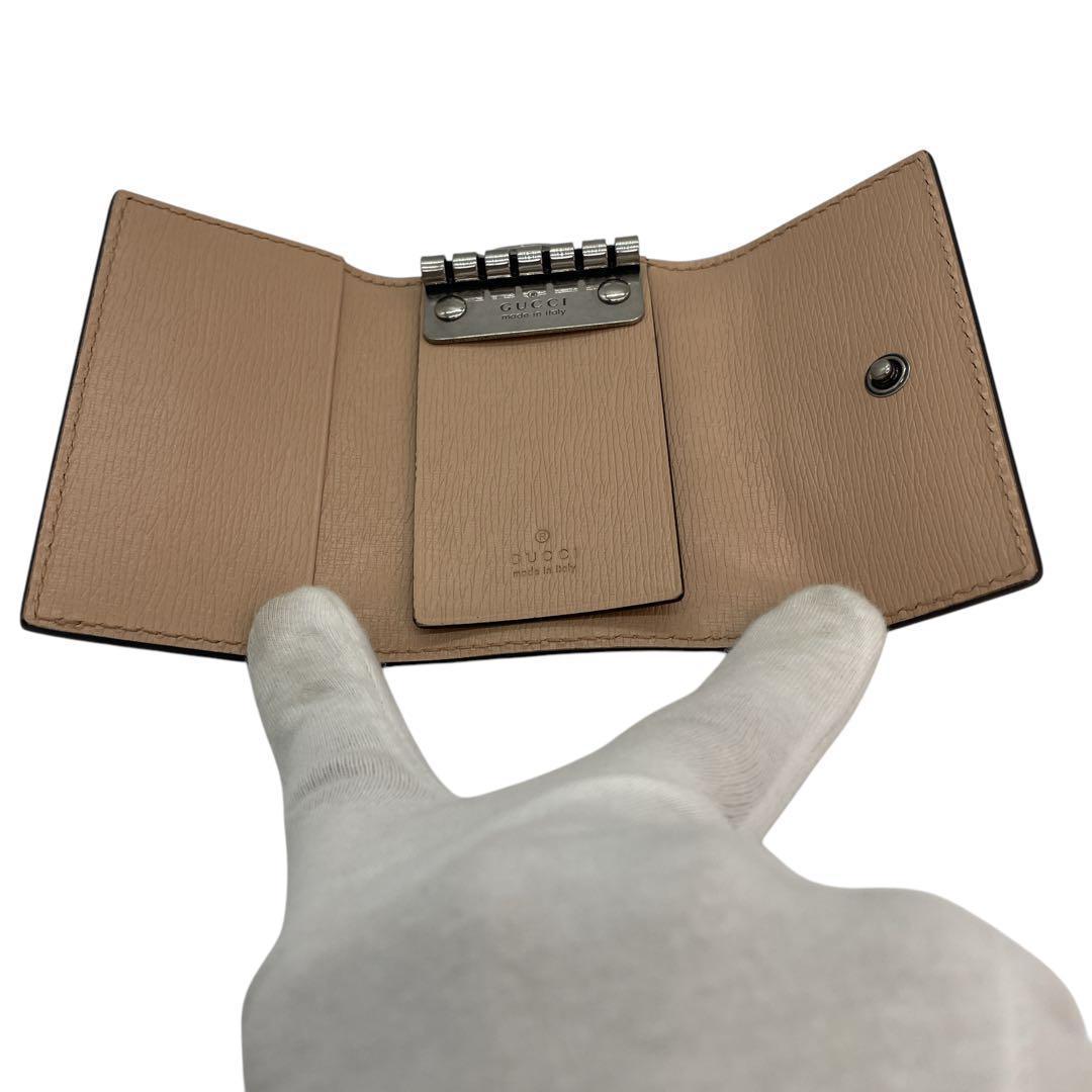 【未使用級 】グッチ ６連キーケース フローラル 花モチーフ　 ベージュ