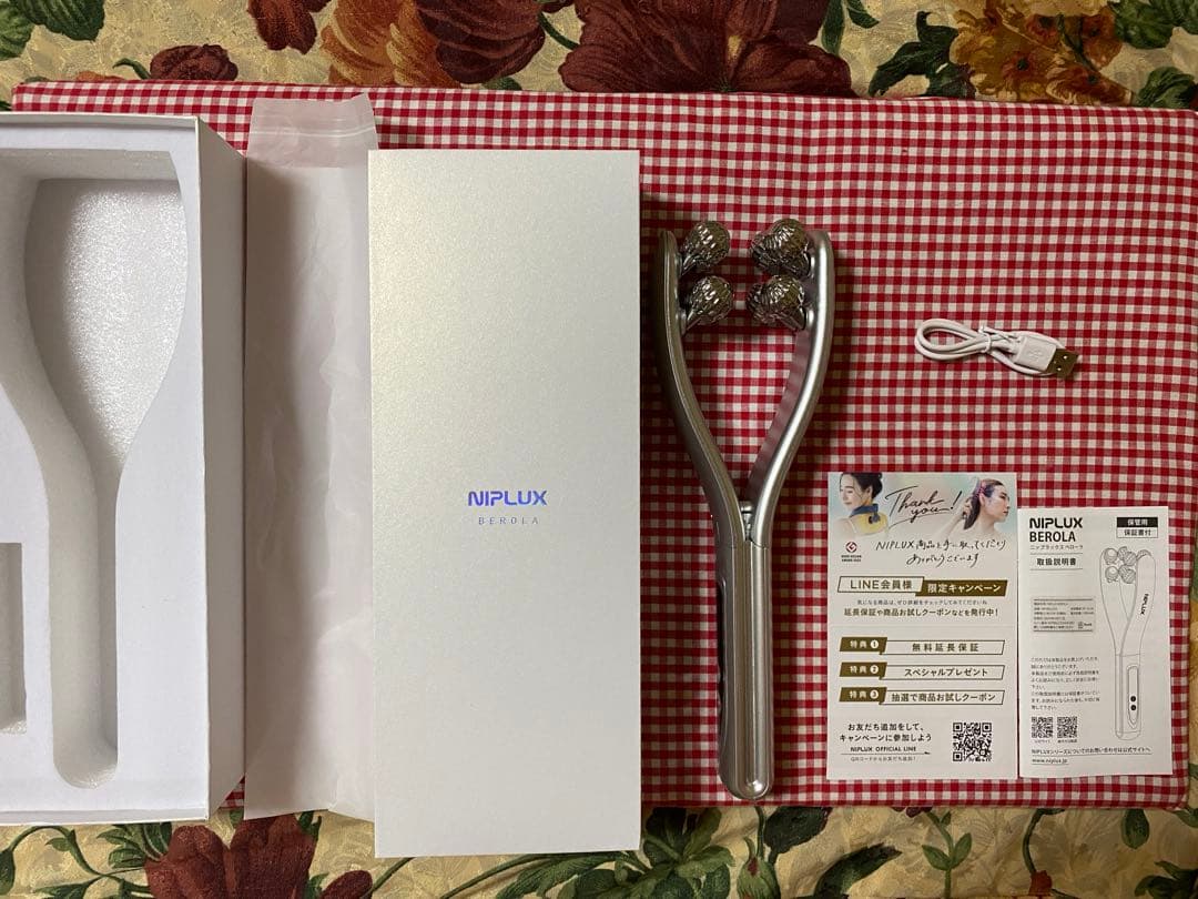 【美品】NIPLUX BEROLA 左右対称 リフトケア 美顔ローラー