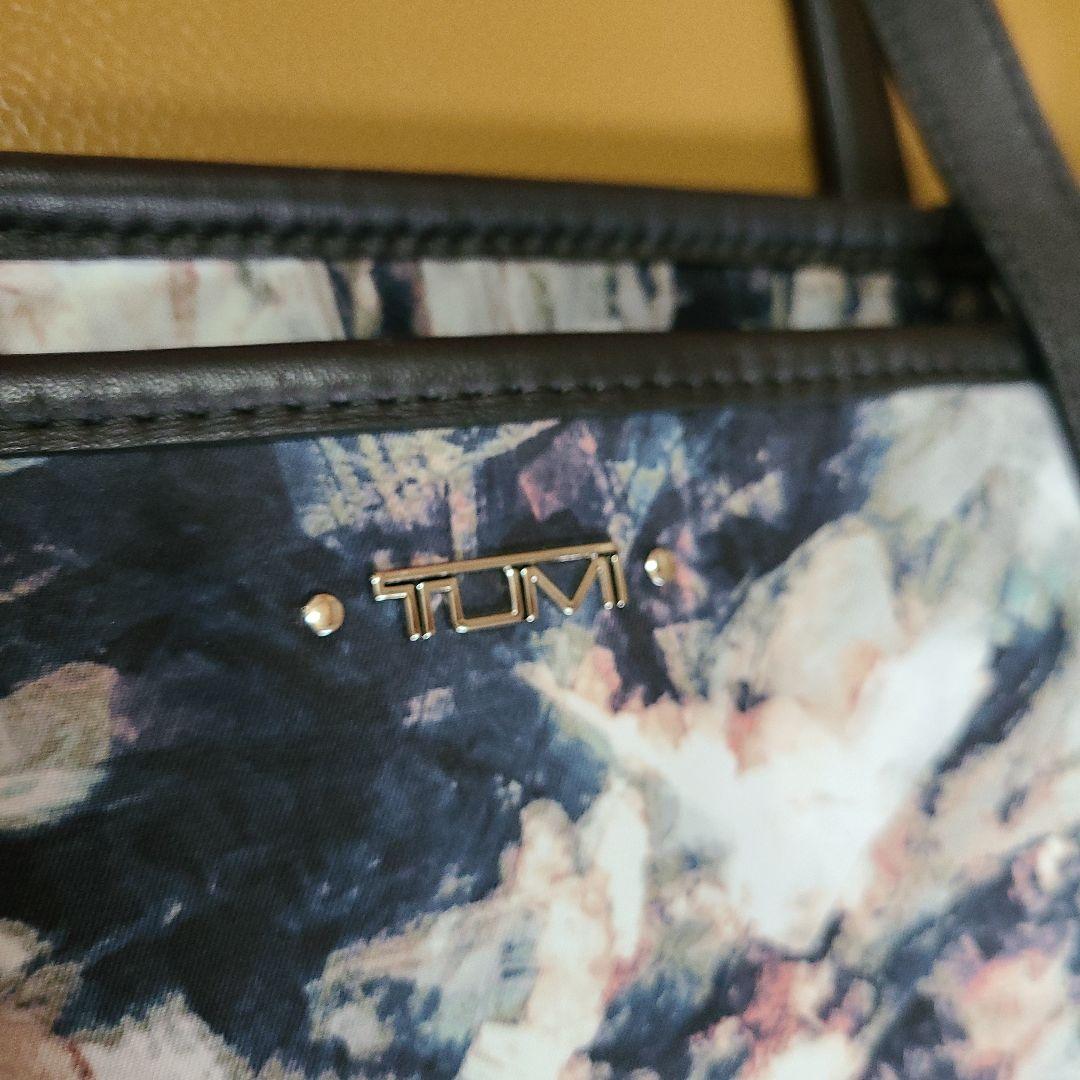 TUMI 抽象デザイン トートバッグ